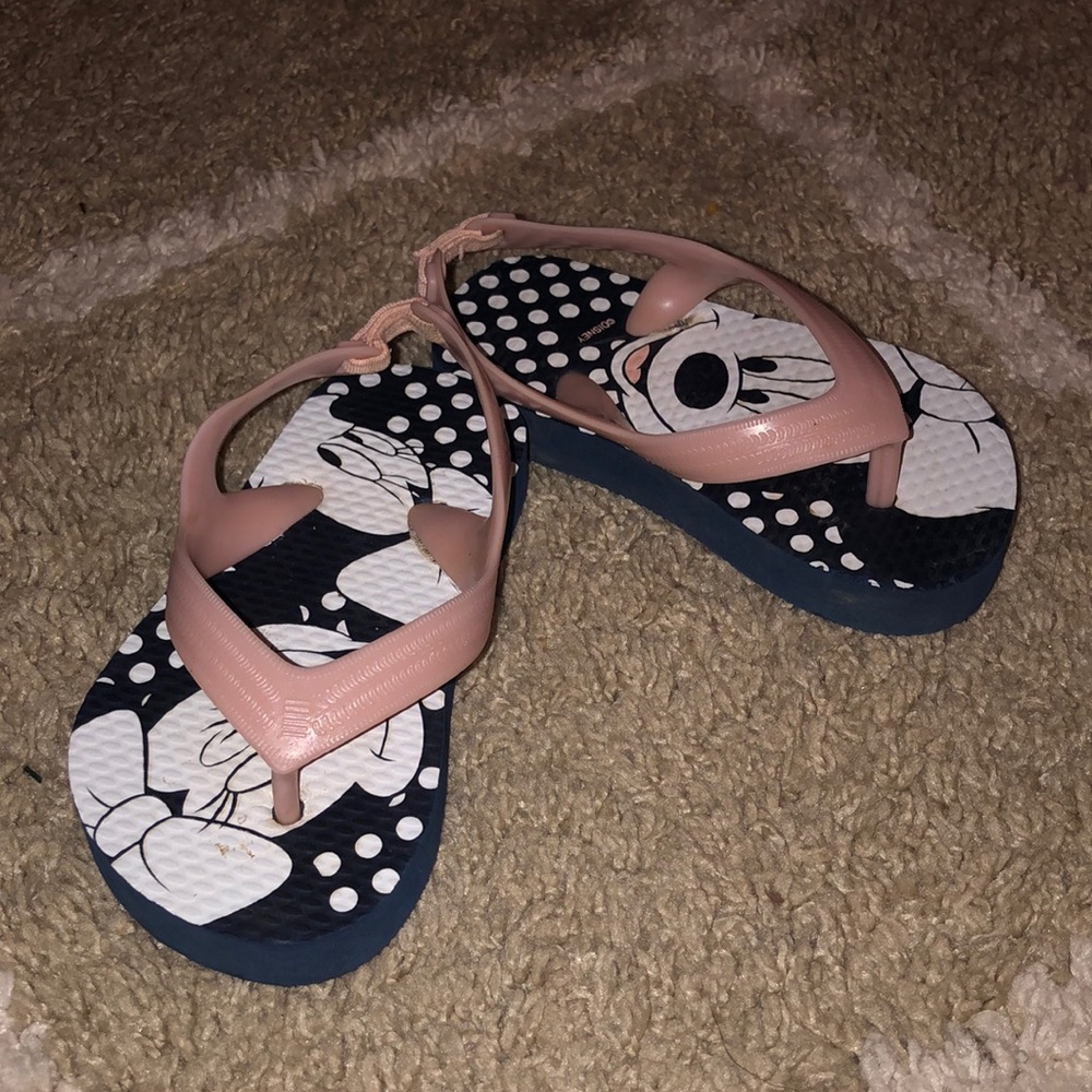 Minnie Mouse flip flops